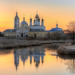 Jigsaw puzzle: Monastery view