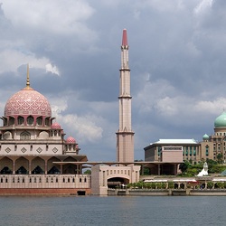 Jigsaw puzzle: Putra Mosque in Putrajaya, Malaysia