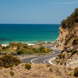 Jigsaw puzzle: Road along the ocean