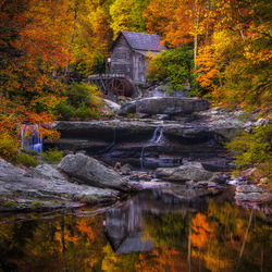 Jigsaw puzzle: Old mill in the autumn forest