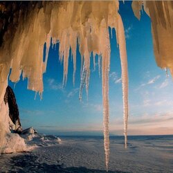 Jigsaw puzzle: Ice grotto on Baikal