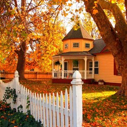 Jigsaw puzzle: House in the autumn garden