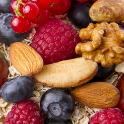 Jigsaw puzzle: Berries and nuts