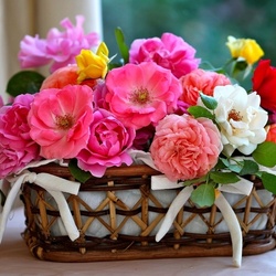 Jigsaw puzzle: Basket of roses