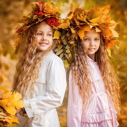 Jigsaw puzzle: Girls and Autumn