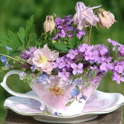 Jigsaw puzzle: Bouquet in a cup