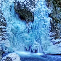 Jigsaw puzzle: Frozen waterfall