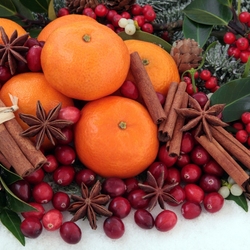 Jigsaw puzzle: Cranberries and tangerines