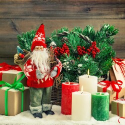 Jigsaw puzzle: Santa Claus and candles
