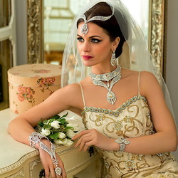 Jigsaw puzzle: Jewelry of Indian beauties