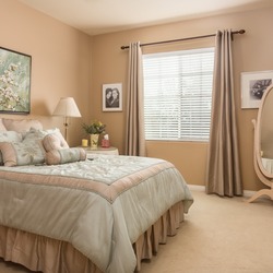 Jigsaw puzzle: Bedroom in warm colors