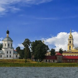 Jigsaw puzzle: View of the temples from Lake Seliger