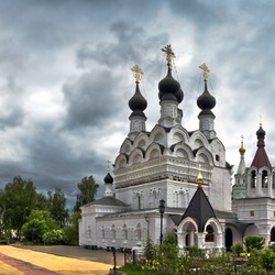 Jigsaw puzzle: Holy Trinity Cathedral