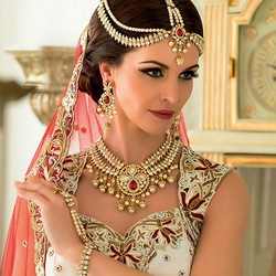 Jigsaw puzzle: Jewelry of Indian beauties