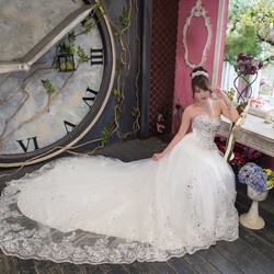 Jigsaw puzzle: Bride and watch