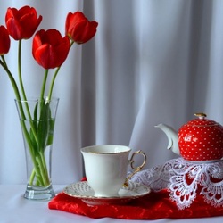 Jigsaw puzzle: Red teapot
