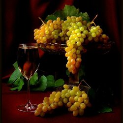 Jigsaw puzzle: Golden bunches of grapes