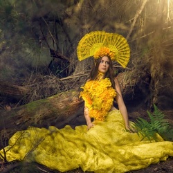 Jigsaw puzzle: In a yellow dress