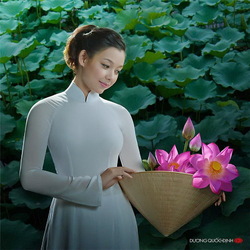 Jigsaw puzzle: Girl and lotus