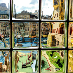 Jigsaw puzzle: Behind the glass