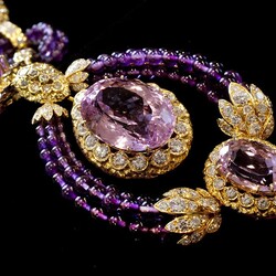 Jigsaw puzzle: Jewelry with amethysts and diamonds