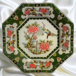 Jigsaw puzzle:  Decorative porcelain plate with Japanese motives.