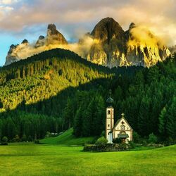 Jigsaw puzzle: Church in the mountains