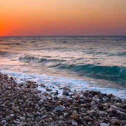 Jigsaw puzzle: Emerald wave at sunset