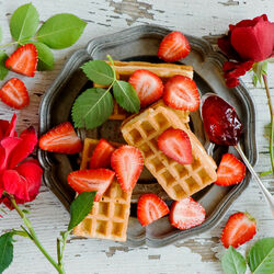 Jigsaw puzzle: Strawberry and Viennese waffles