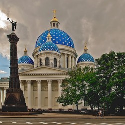 Jigsaw puzzle: Trinity Cathedral in St. Petersburg.