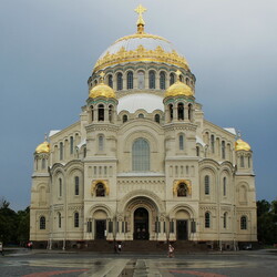 Jigsaw puzzle: Naval Nikolsky Cathedral in Kronstadt