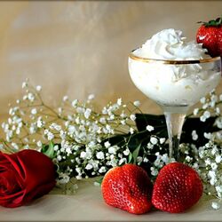 Jigsaw puzzle: Strawberry with cream