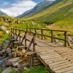 Jigsaw puzzle: Bridge over the river
