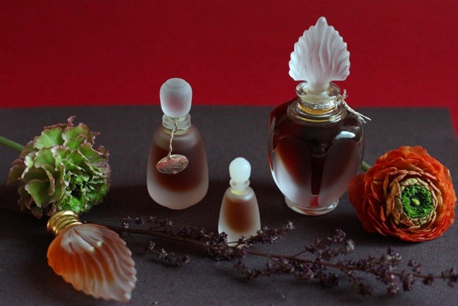 Jigsaw puzzle «Vintage fragrances» solve jigsaw puzzles online PuzzleIt