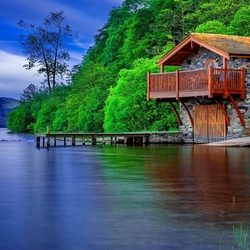Jigsaw puzzle: House on the shore