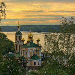 Jigsaw puzzle: Temple over the river