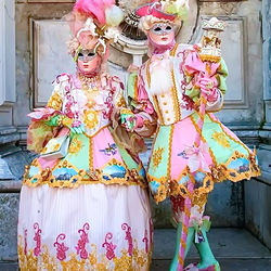 Jigsaw puzzle: Masks and costumes of the Venice Carnival