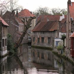 Jigsaw puzzle: Bruges in April
