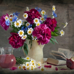 Jigsaw puzzle: Red peonies and daisies
