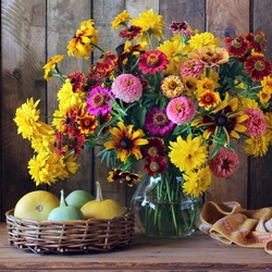 Jigsaw puzzle: Bouquet of flowers and pumpkin