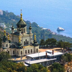 Jigsaw puzzle: Temple in Crimea