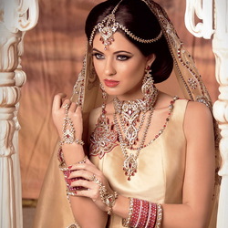 Jigsaw puzzle: Indian girls and their jewelry
