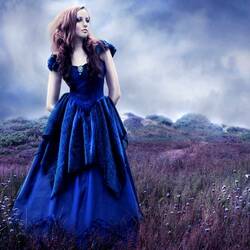 Jigsaw puzzle: In a blue dress