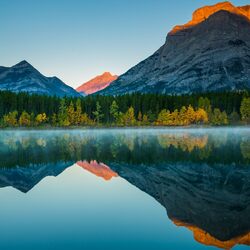 Jigsaw puzzle: Mirror reflection of the mountains