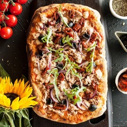 Jigsaw puzzle: homemade pizza
