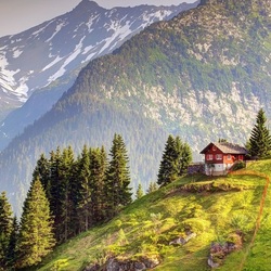 Jigsaw puzzle: House by the mountains