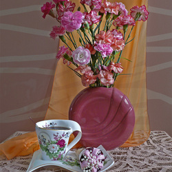 Jigsaw puzzle: Carnations in a round vase