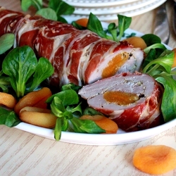 Jigsaw puzzle: Pork tenderloin baked with dried apricots