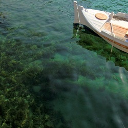 Jigsaw puzzle: Boat on water