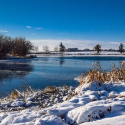 Jigsaw puzzle: River in winter